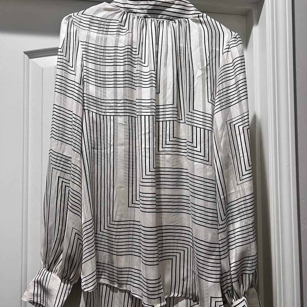 H&M Black and White Geometric Blouse